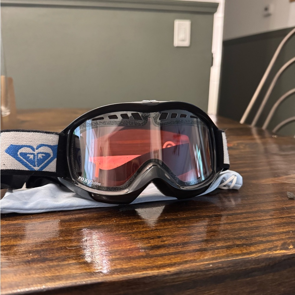 Roxy Black Ski Goggles with Pink Lens